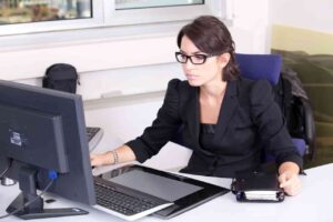 how to get your first client as a virtual assistant